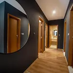 Apartmán Host2u New 2 Bd, Fireplace, Free Parking *