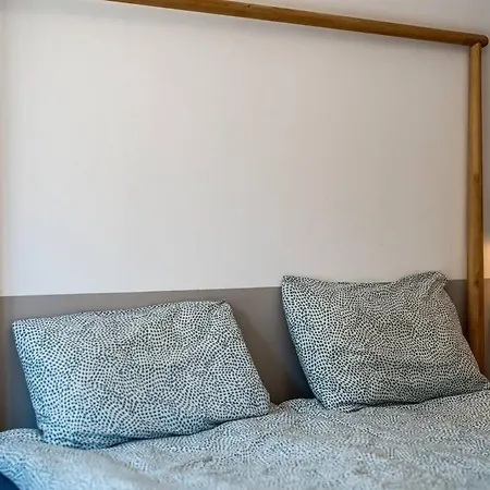 Lejlighed Host2u New 2 Bd, Fireplace, Free Parking *