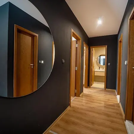 Lejlighed Host2u New 2 Bd, Fireplace, Free Parking *