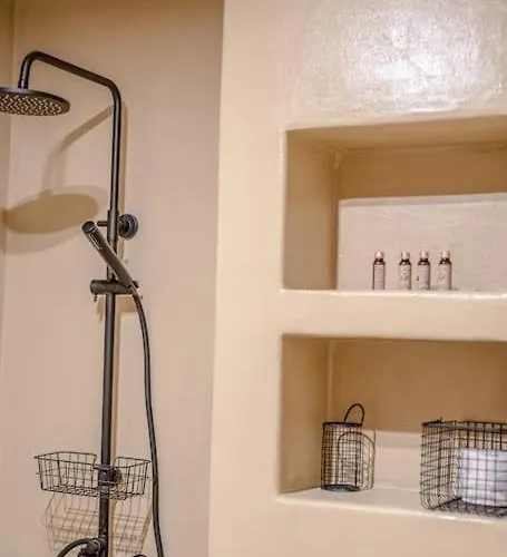 Apartment Host2u New 2 Bd, Fireplace, Free Parking *