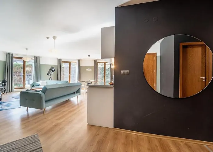 Apartment Host2u New 2 Bd, Fireplace, Free Parking