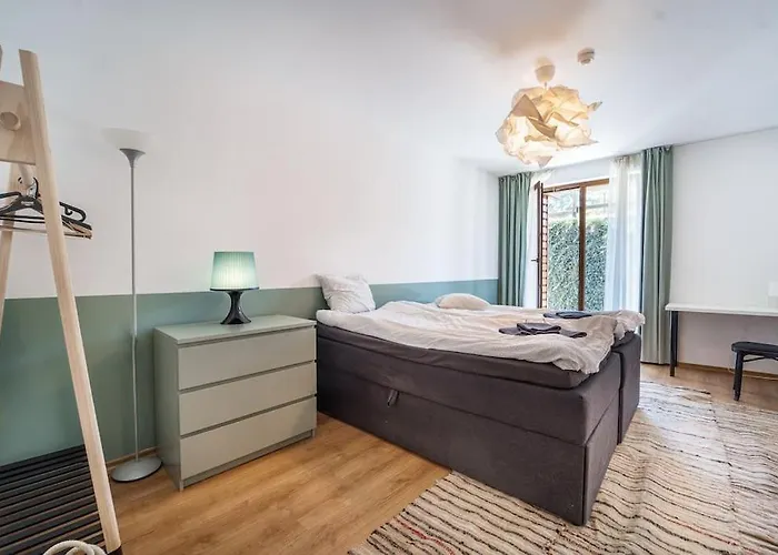 Apartment Host2u New 2 Bd, Fireplace, Free Parking