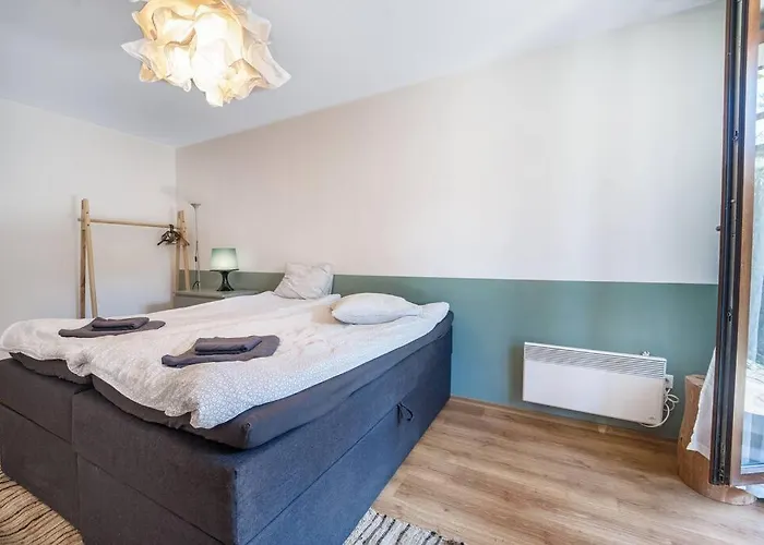 Host2u New 2 Bd, Fireplace, Free Parking Apartment *