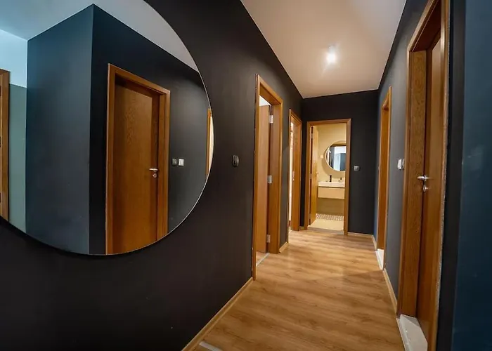 Apartment Host2u New 2 Bd, Fireplace, Free Parking *