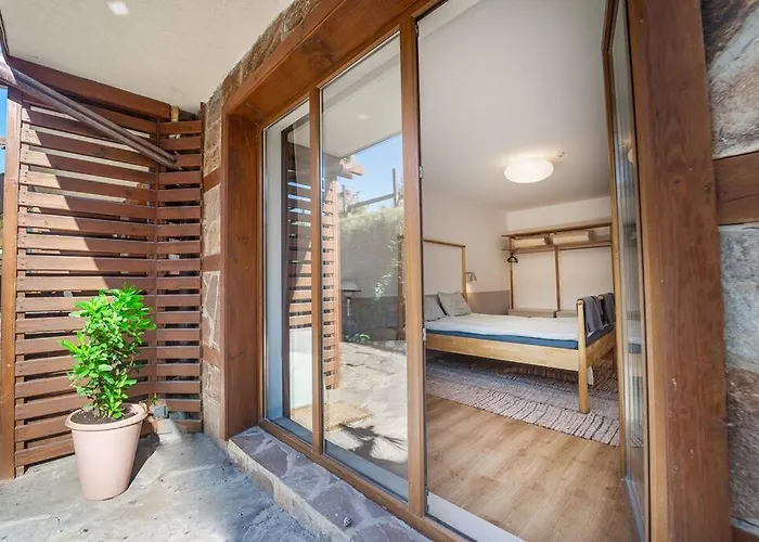 Apartment Host2u New 2 Bd, Fireplace, Free Parking *